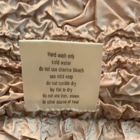 Tania Nardi handmade blouse / jacket in a gorgeous shade of pale gold - Picture 5 of 7